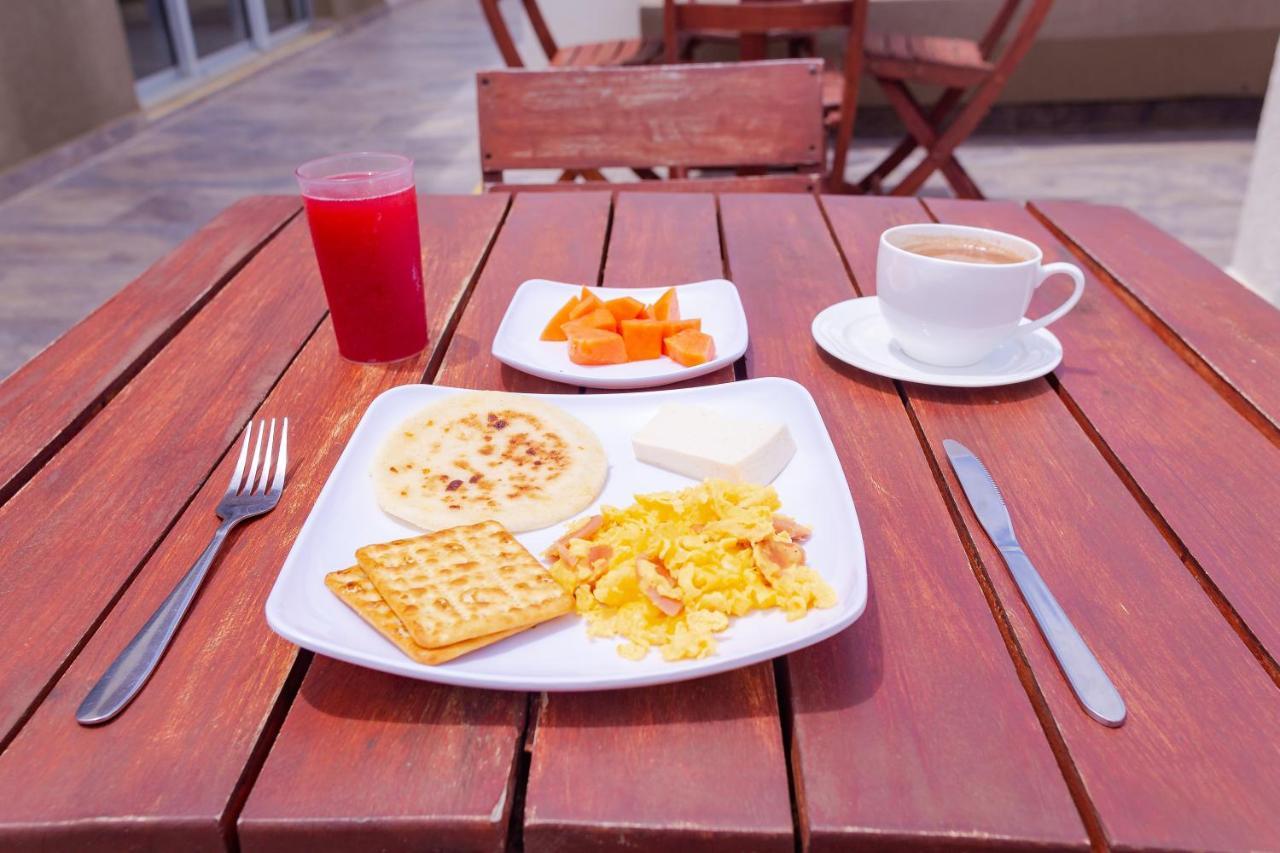 מונטריה Hotel Ribera Sinu מראה חיצוני תמונה